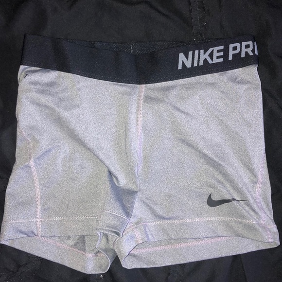 nike pro shorts women grey